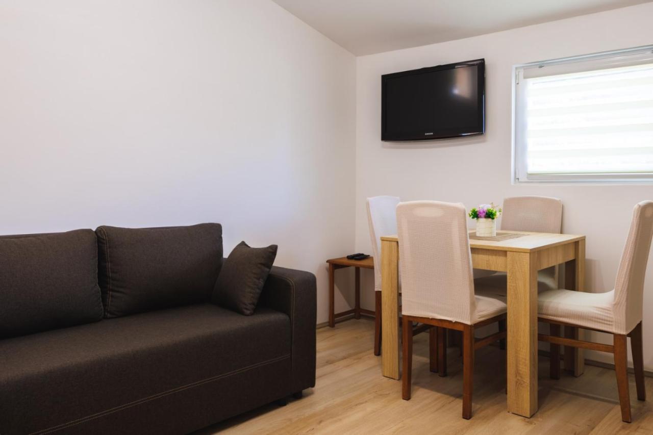 Apartmani Dordevic Golubăţ Exterior foto