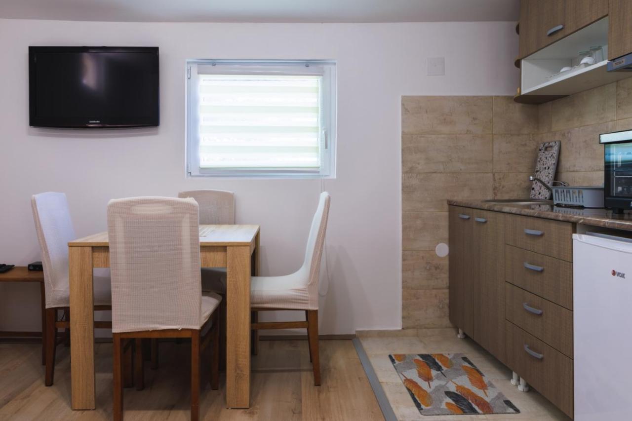 Apartmani Dordevic Golubăţ Exterior foto